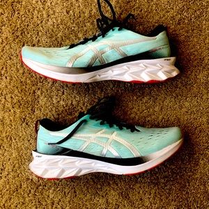 ASICS Novablast 2